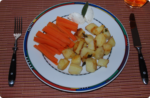 Bratkartoffeln mit Salbei, Karotten und Cantadou